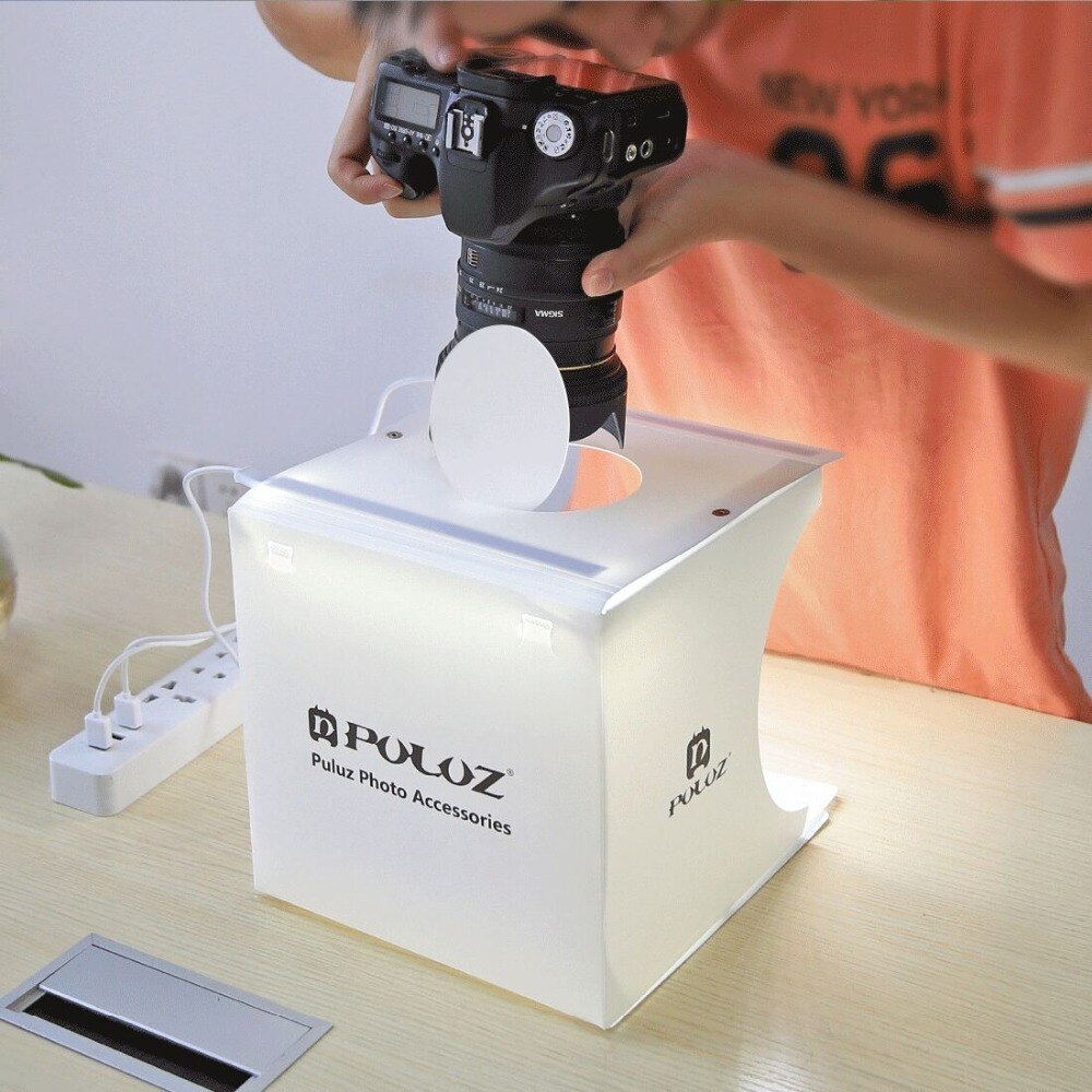 PULUZ 20*20cm Mini Studio Diffuse Soft Box Lightbox with 8 LED Light Tabletop Shooting Photo Studio Box with 6 Color Backdrops