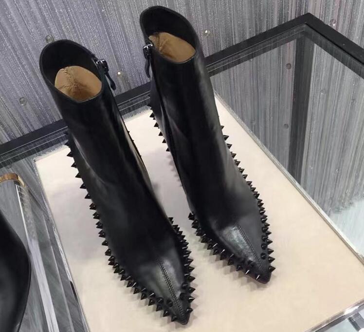 Klinknagel hoge hakken korte laarzen rode dames locomotief martin laarzen stiletto puntige neus laarzen 10cm 35-42 stofzak