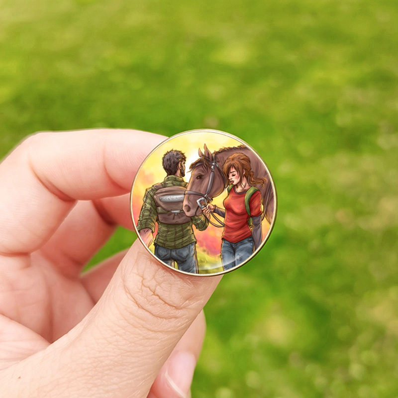 Viimeinen  us 2 rintaneulasta ellie-hahmo siivet raketti avaruusalus rintaneulat miehille naisille fanit cosplay reppu lasiset rintaneulat: Musta vihreä / Puhtaan kullan värinen