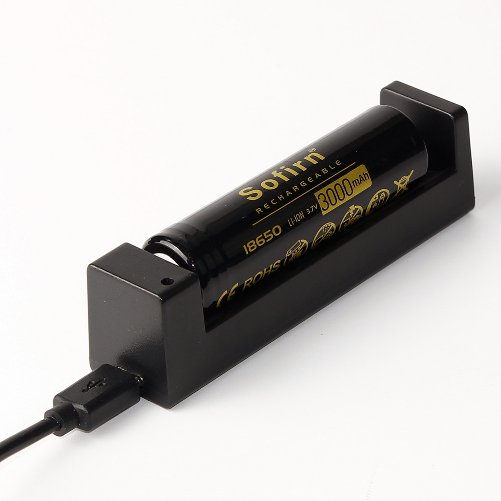 3000 mAh 18650 battery with USB charger for flashlight unprotected 18650 battery