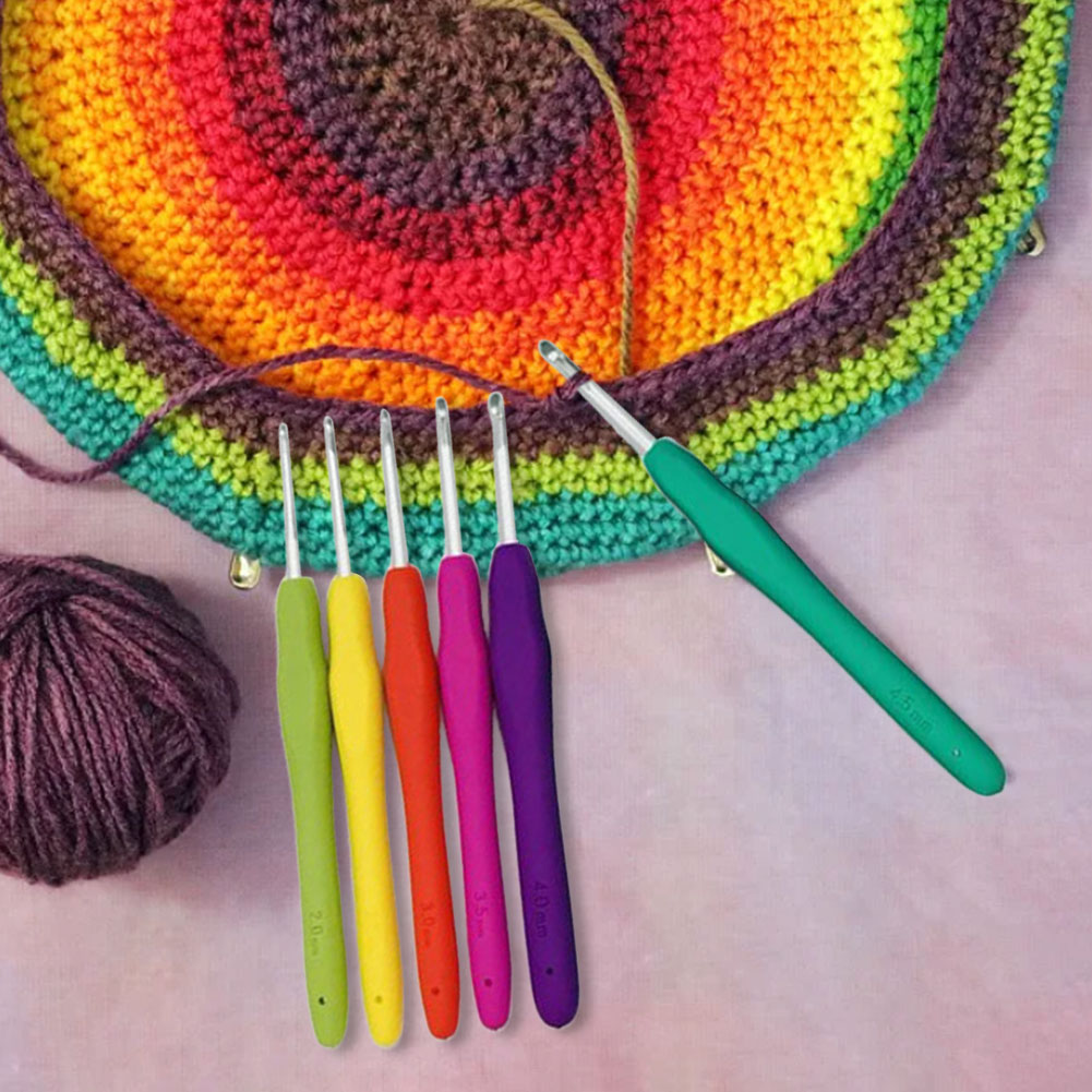 Juego de ganchos de ganchillo para mamá y abuela, Kit de agujas de tejer de hilo con estuche, mango ergonómico, 11 tamaños, coloridos,