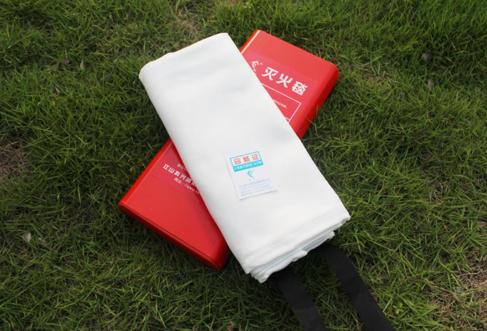 Box packaging Multiple size fire blanket,car,factory guesthouse, hotel, escape special fire equipment, fire fighting cover.