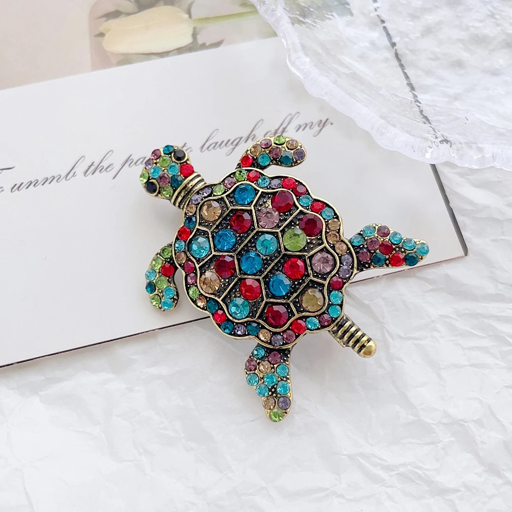 Crystal Turtle Brooches Vintage Metal Lapel Pin for Women Hat Scarf Backpack Badge Marine Animal Protection Souvenirs: Light Yellow Gold Color