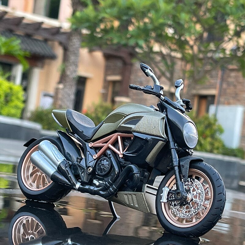 1/12 Ducati Panigale V4S Racing Cross-country Motorcycle Model Simulation Alloy Toy Street Motorcycle Model Collection Kids: Green no box Diav