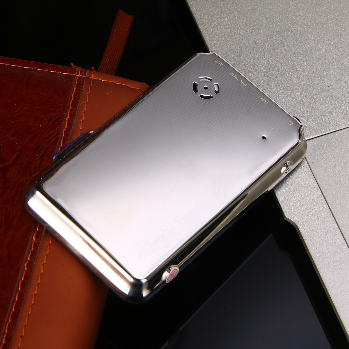 8GB 3 Inch Slim LCD Screen MP5 Player USB 2.0 High Speed Transmission Video Music Media Player FM Radio Recorder MP3 MP4