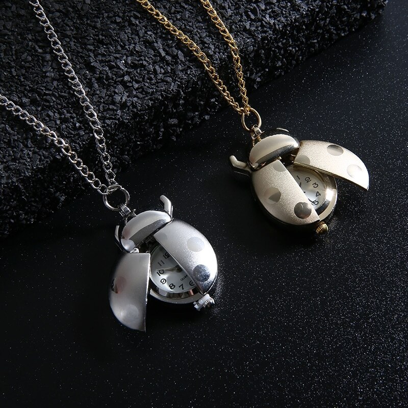 Reloj de bolsillo de mariquita y escarabajo para mujer y niña, cadena de Animal pequeño, collar con colgante de cuarzo Fob, de cumpleaños