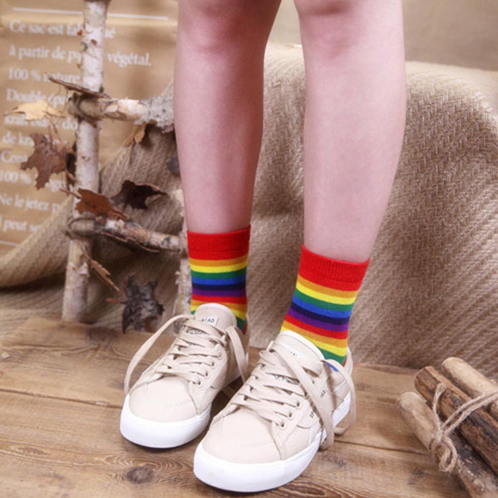 1 paar Baumwolle Elastizität Schweiß Lange Socken Kinder Candy Farbe Regenbogen Gestreiften Sportliche Meias Casual Mädchen Retro Harajuku Socken