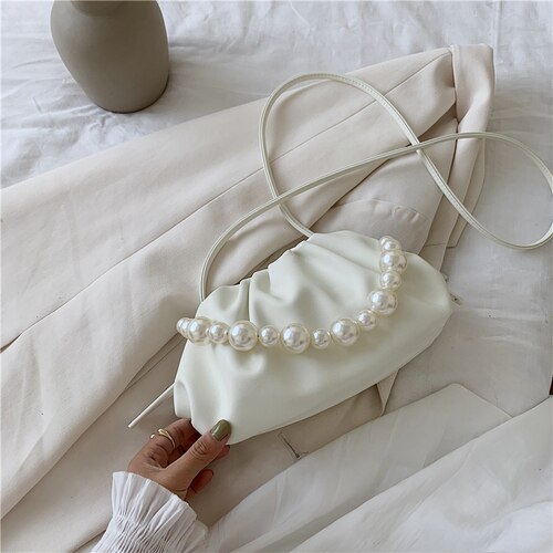Pearl sweet cloud-väskor små crossbody-väskor i pu-läder för kvinnor enfärgade axelhandväskor kvinnlig crossbody-väska: Vit