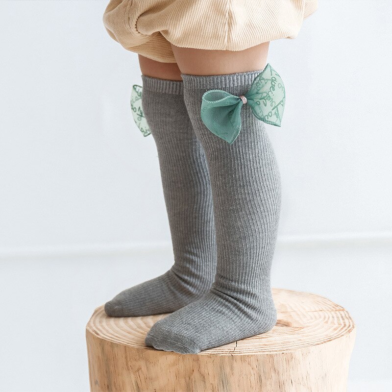 Nette Baby Mädchen Knie-hohe Socken mit Spitze Bowknot Frühling Sommer Weiche Baumwolle Prinzessin Einfarbig Kinder Socken: gray