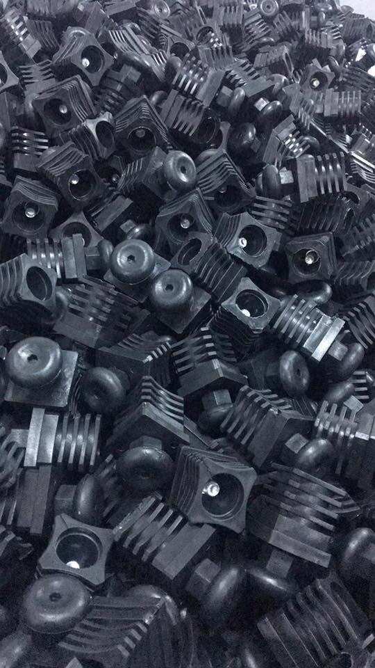 Justerbara plastfötter