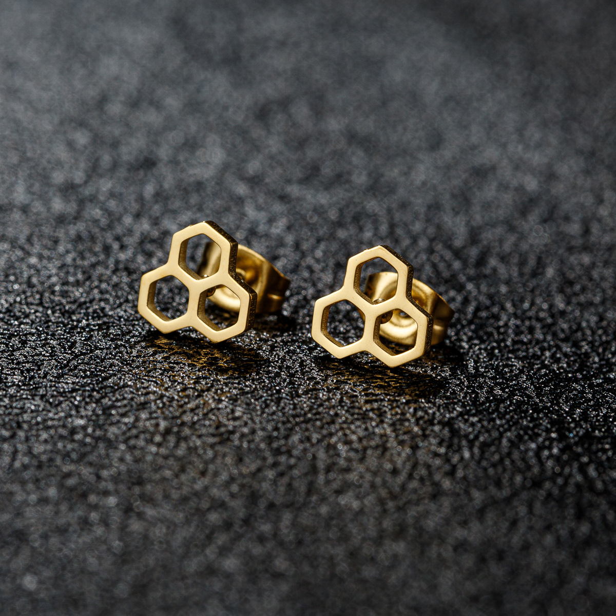 1 par de pequeños pendientes de panal de acero inoxidable para mujer y niña, pendientes hexagonales geométricos, química, pendientes moleculares: Color dorado
