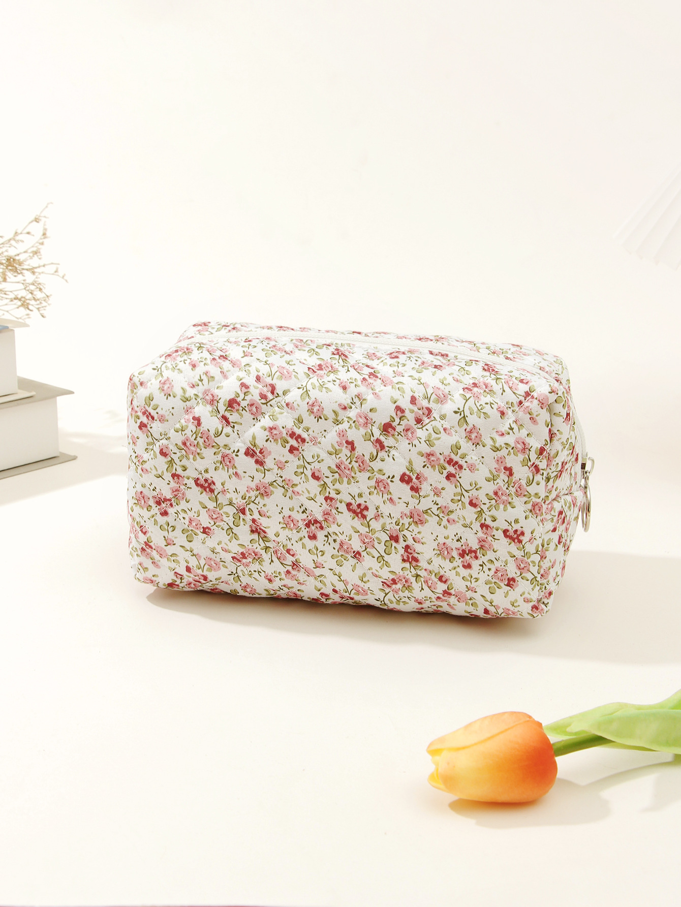 Quilted Makeup Bag Floral Cosmetic Bag Aesthetic Cute Travel Toiletry Bag Organizer cotton Makeup Brushes Storage Bag: Pink