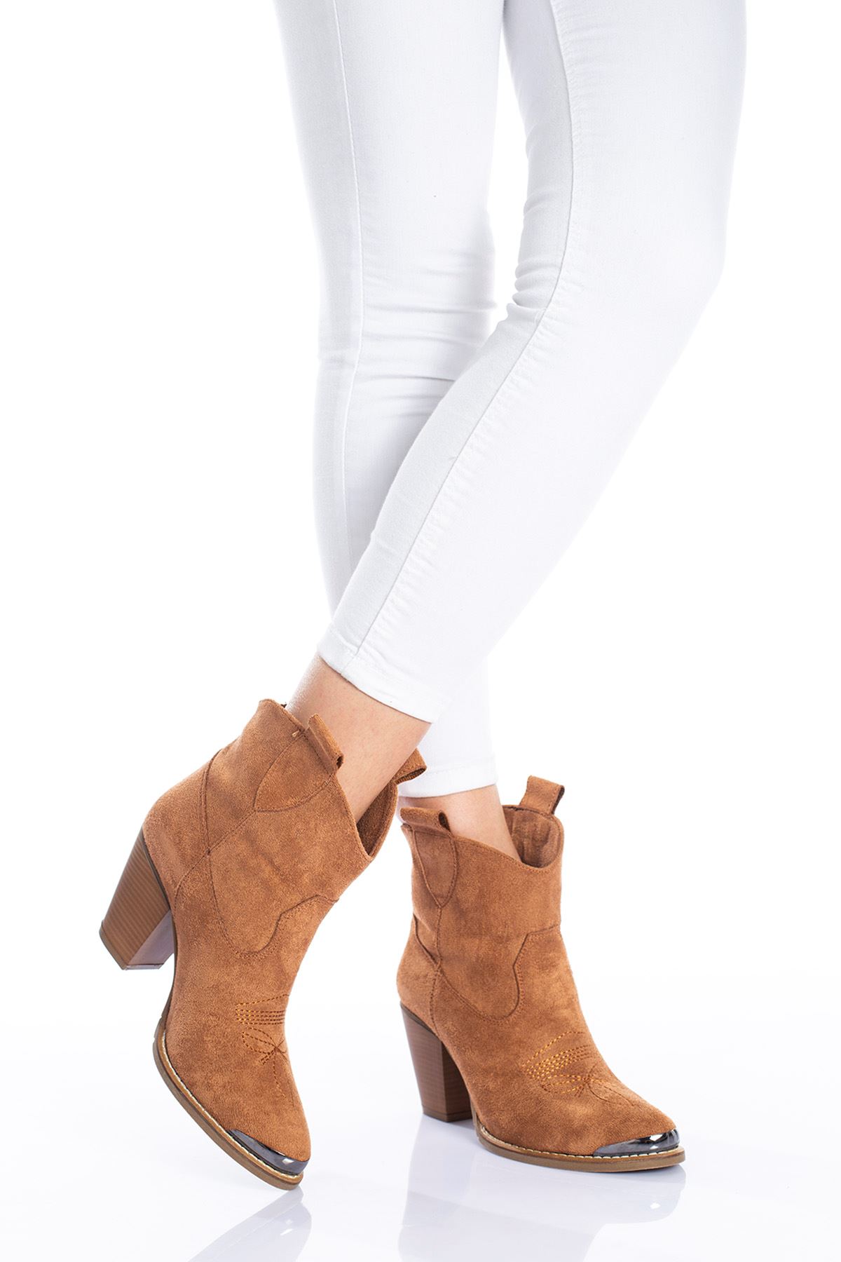 Bottes en daim pour femmes, couleur beige, talon haut de 7 Cm. Bottines modernes avec bout en métal pour femme, chaussures d&#39;hiver confortables