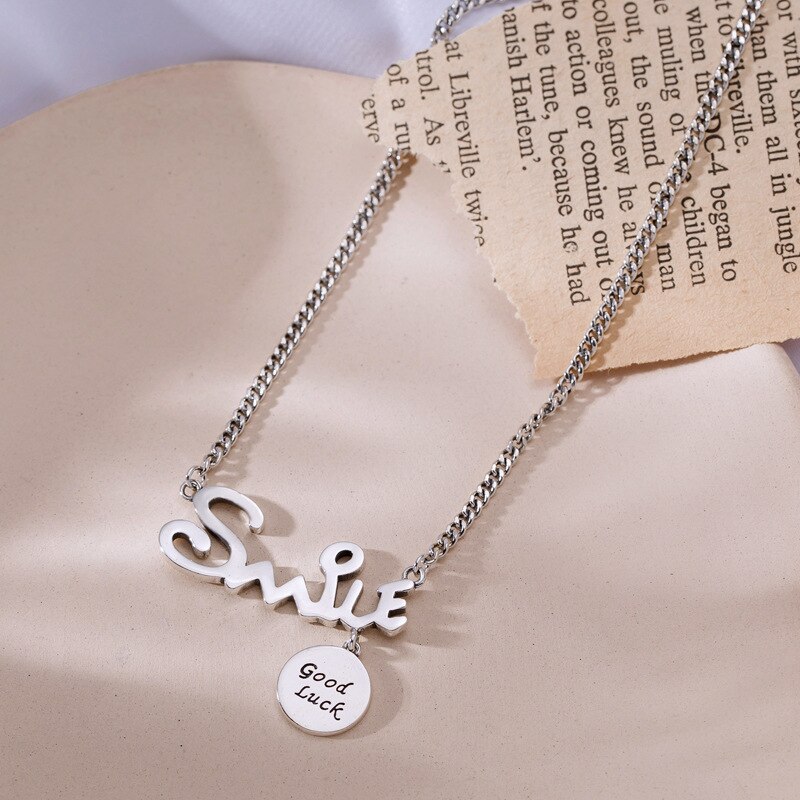 Vintage "Smile" Brief Alfabet Ketting Retro Ronde Schijf Geluk Thai Zilveren Kleur Ketting Voor Vrouwen Mannen s-N623