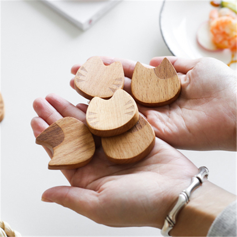1Pcs Japanese style wooden chopstick holder Beech cat chopstick holder Cartoon kitchen hotel chopstick holder tableware