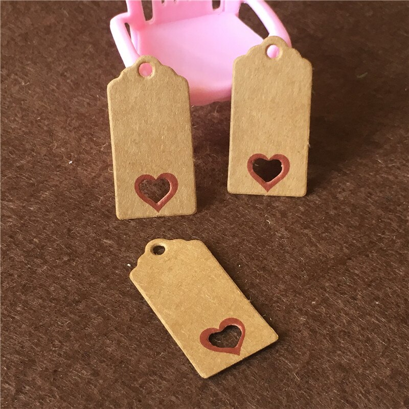 Etiquetas colgantes de papel Kraft hechas a mano para , cumpleaños, boda, zapatos con forma de corazón, calcomanías huecas, 4x2cm, 50 unids/lote