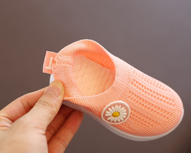 Peuterschoenen zachte onderkant babyjongen meisje sport kleine kinderen ademende air mesh schoenen bloem madeliefje geweven schoenen lente dun