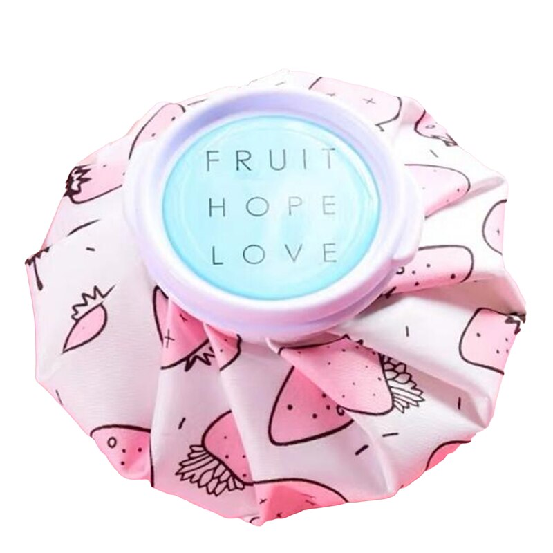 Bolsa para botella de agua de doble uso, bolsa de hielo de verano, reutilizable, con dibujos animados, para aliviar el dolor de las piernas, calentador de manos, artículos para el hogar: Strawberry