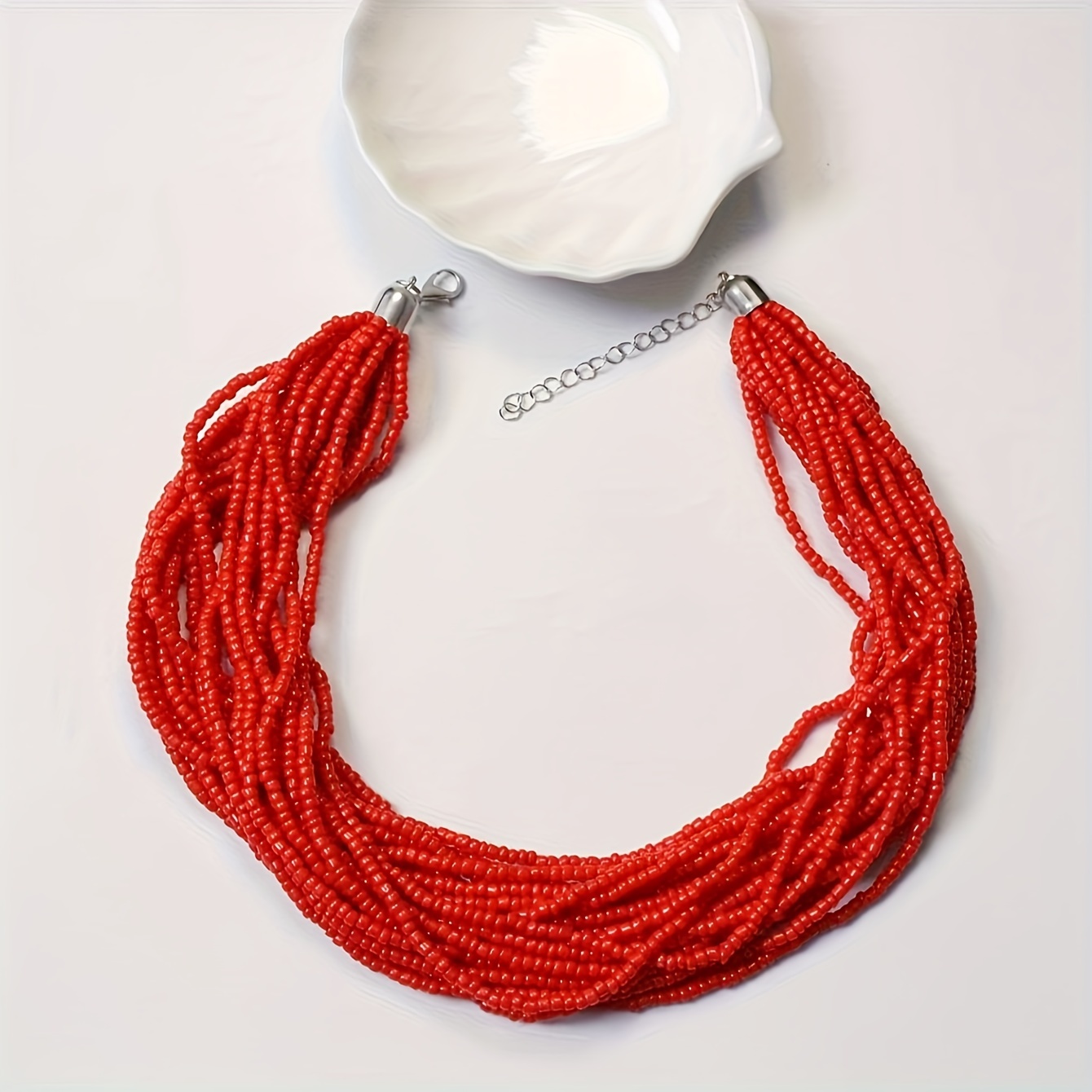 Vibrante collana bohéaspetto con perline di vetro multifilo - Chiusura a catena regolabile, perfetta per tutti i giorni e le occasioni: Rosso
