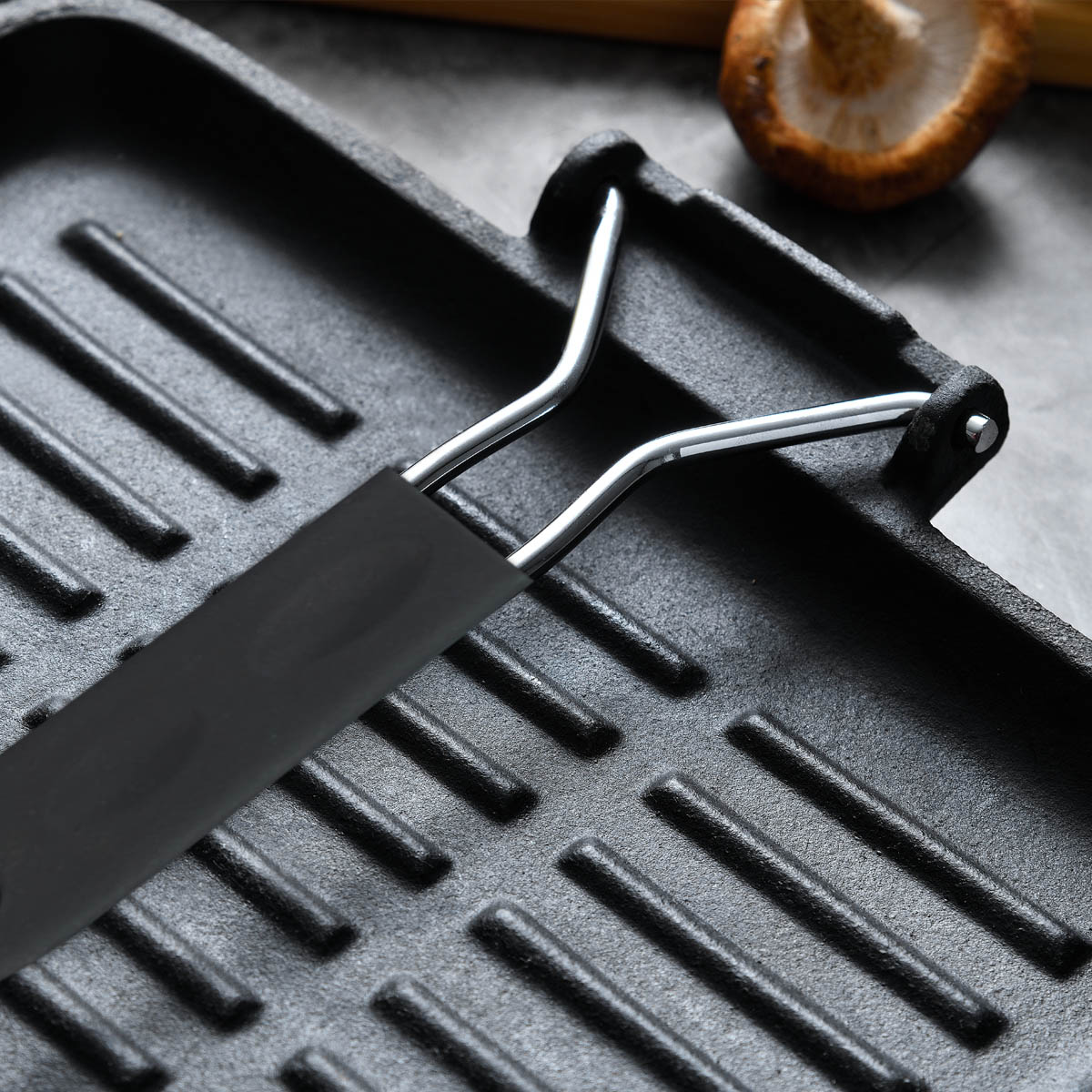 Plancha de cocina BBQ de Bergner, hierro fundido, resistente, duradera, antiadherente, , mango plegable, practica, versatil, todo tipo de cocina, plancha grill, plancha cocina