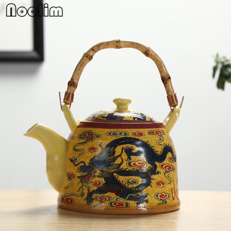 Théière en céramique chinoise traditionnelle peinte à la main, porcelaine bleue et blanche, théière haute température, bouilloire Kung Fu, ornements