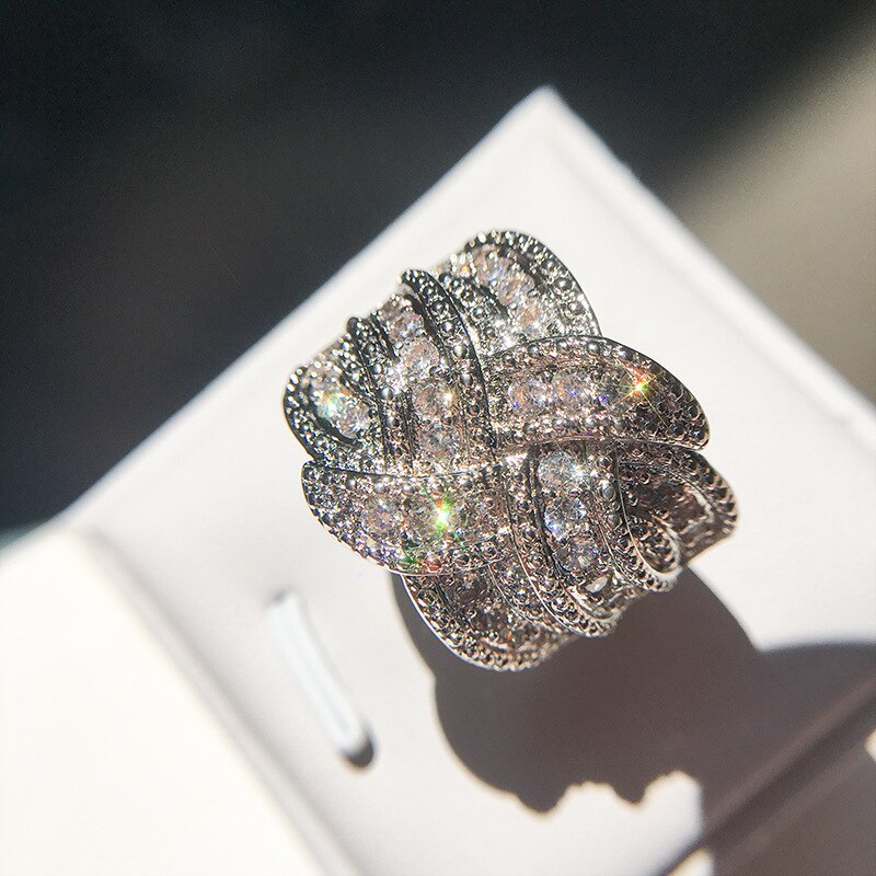 Unieke Luxe Dazzling Wit Goud Kleur Zirconia Ring voor Vrouwen Bruid Huwelijk Engagement Party Anniversary Ring