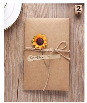 10 stuks/ diy kraftpapier handgemaakte gedroogde bloemen uitnodigingsgroetkaart met envelop kerst bruiloft verjaardag bedankjes kaarten: Zonnebloem groot