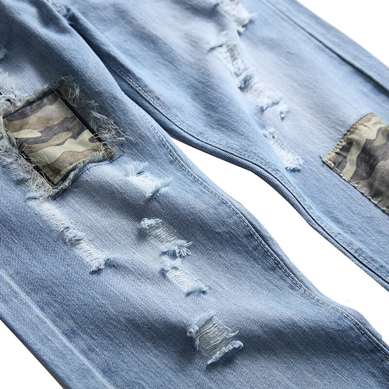 Män bär rippade hål jeans långa ruin hål rak lapp ljusblå tvättade byxor stor storlek byxor