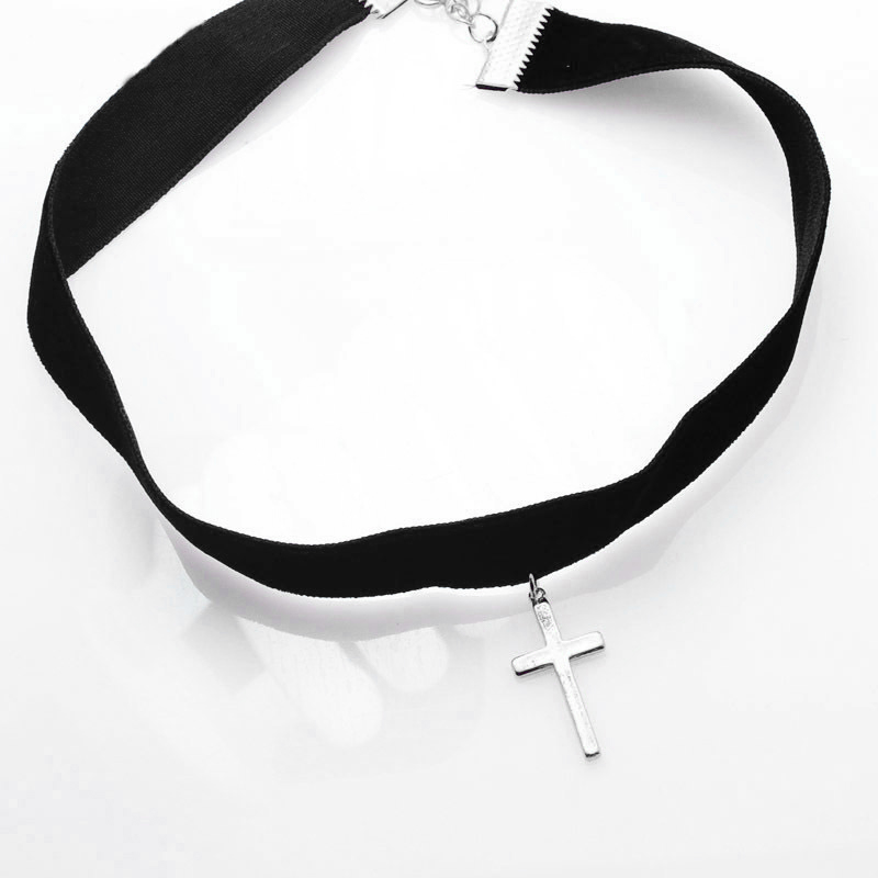 Mode Eenvoudige Zwarte Flanellen Cross Hanger Ketting Vrouwen Wedding Party Choker Sieraden Charmante Dame Sleutelbeen Keten: Silver