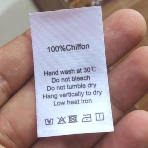 100 st vita tvättrådsetiketter för bomull/siden/kashmere/ull/linne/polyester/elastan med tryck av satintyg: Antik zink