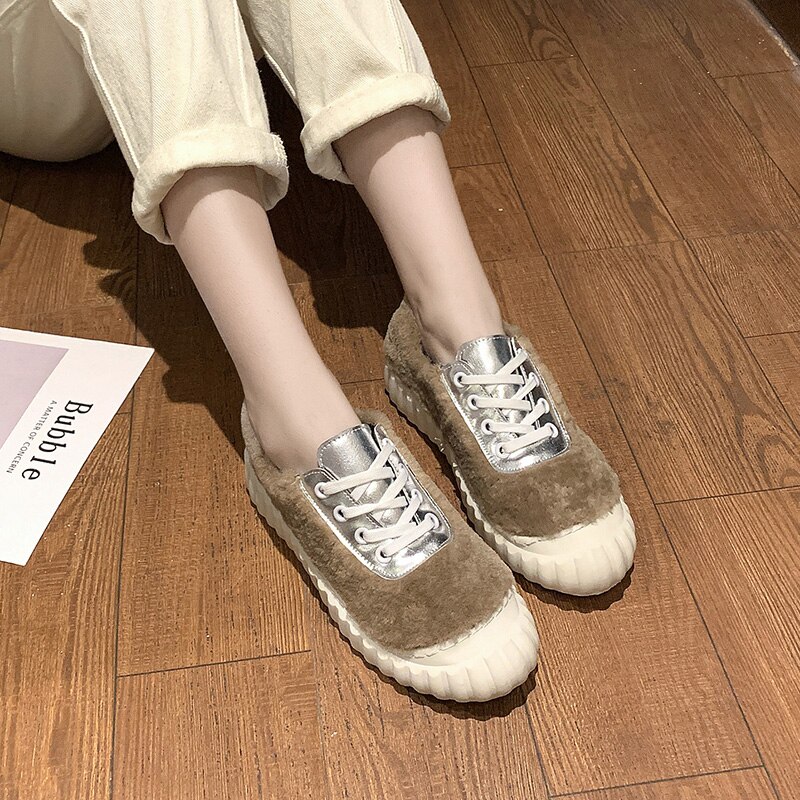 Zapatos peludos femeninos Otoño e Invierno pelo de cordero color plano a juego zapatos deportivos de encaje zapatos casuales de galleta marea