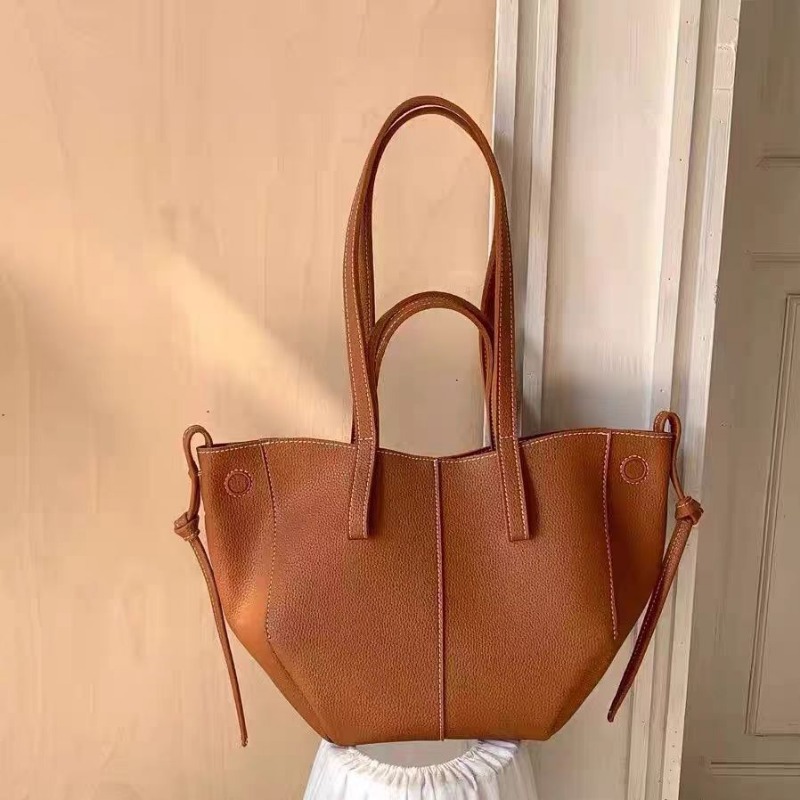 Handheld tote bag with large capacity, trendy and fashionable women's bag, niche and high-end single shoulder bag: Coffee