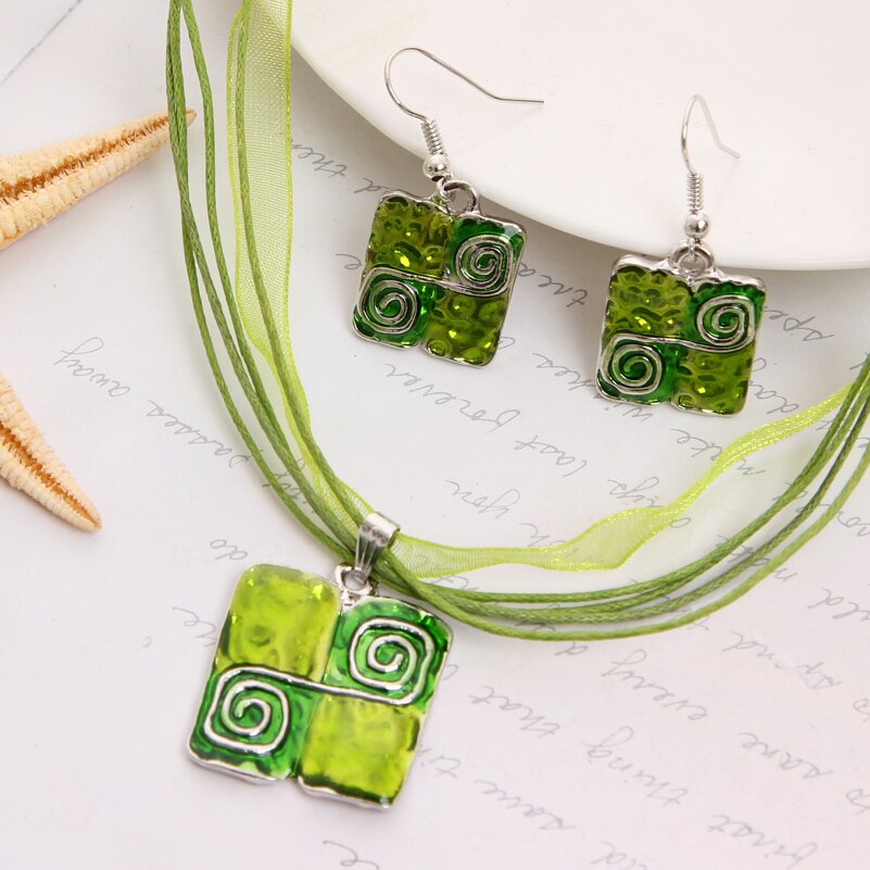 Ensemble de bijoux à la , 2 pièces, pendentifs et colliers carrés verts, boucles d'oreilles goutte, bohème, chaîne en mousseline de soie, été