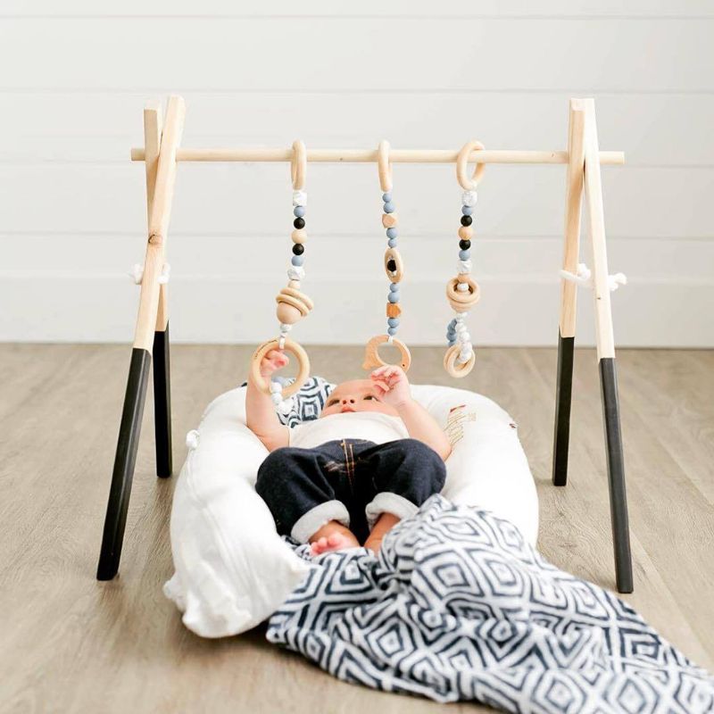 Nordisk stil baby gym spille ramme træ spædbarn børnehave sensorisk ring-pull legetøj
