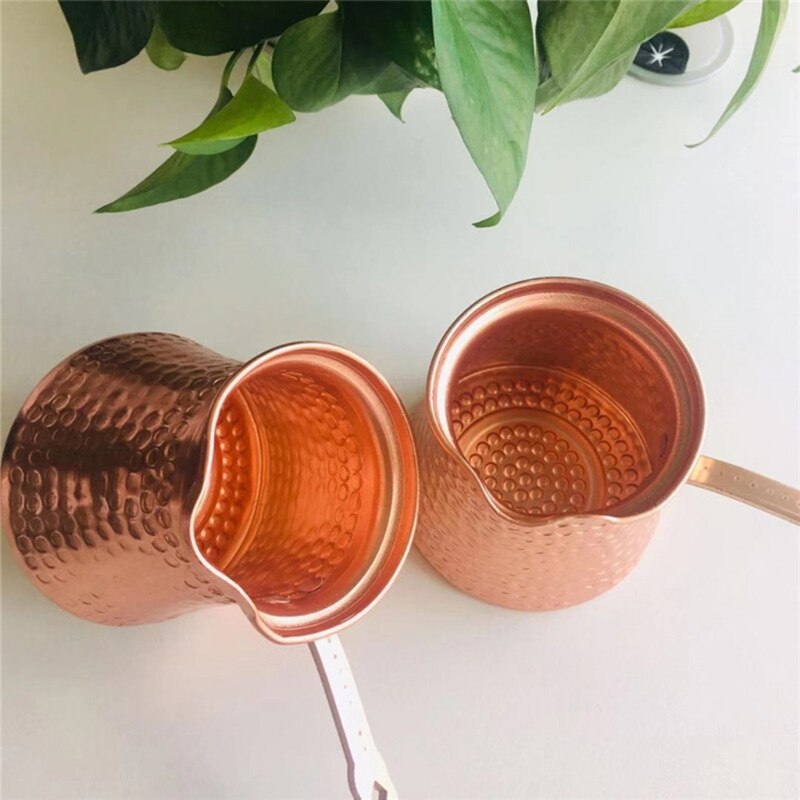 Turkse turkse koffiepot, turkse koffie, turkse koperen koffiezetapparaat voor turkse cezve, cafetaria, metalen handvat cevze