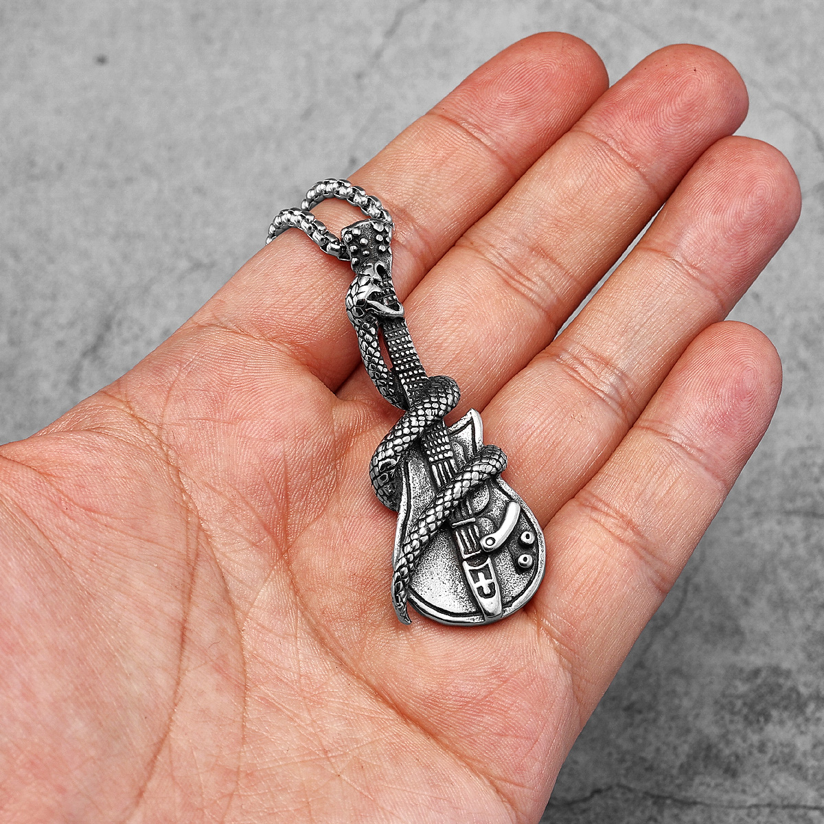Viper guitarra Heavy Metal Rock acero inoxidable hombres mujeres collares colgante cadena Punk joyería creatividad al por mayor