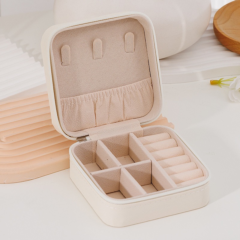Przenośne mini pudełko do przechowywania biżuterii Organizator podróży Etui na biżuterię Skórzane kolczyki Naszyjnik Pierścionek Organizer biżuterii Wyświetlacz: Beżowy