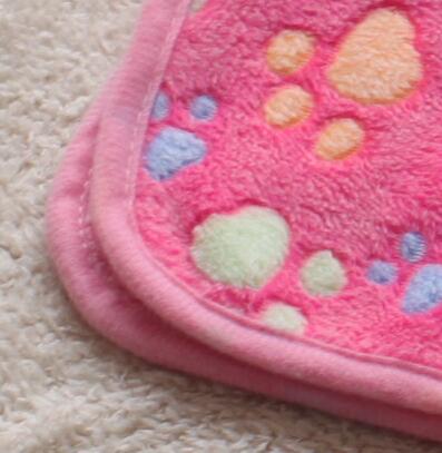 Søde fodaftryk kattehundekattetæpper efterår og vinter varme fløjlshåndklæder til hunde: Lyserød