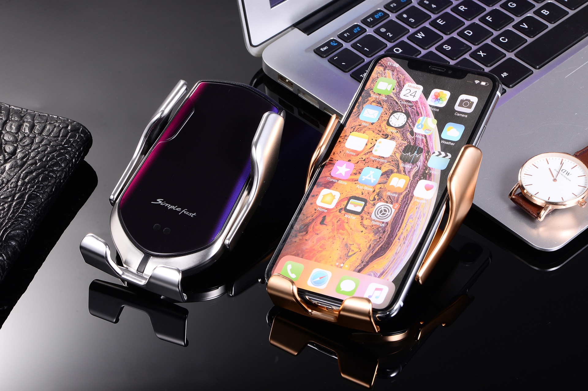 Kisscase Automatic Clamping Fast Charging Car Phone Holder for iPhone 11 7 For Samsung Mobile Phone 10W Wireless Car Charger