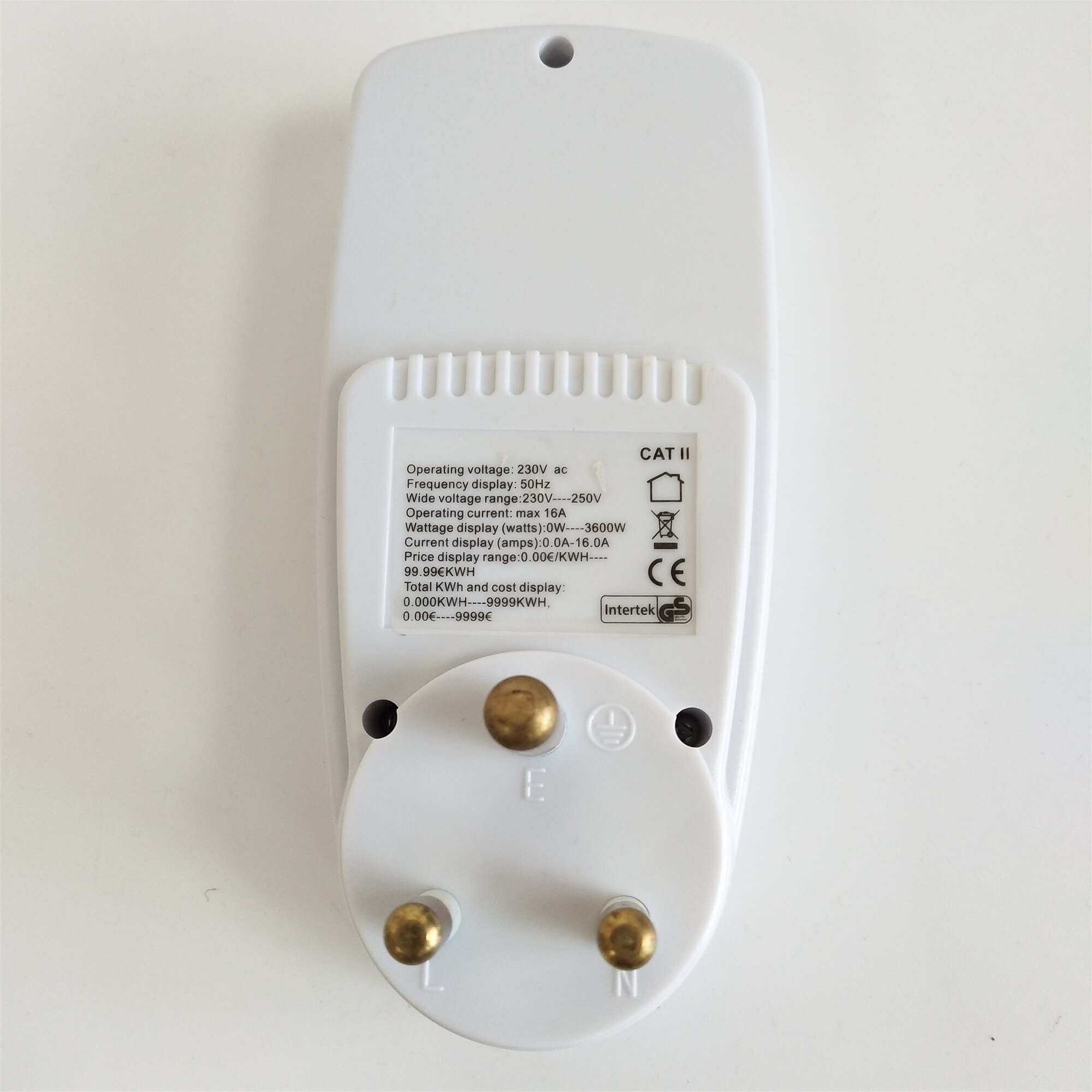 South Africa Plug In Digital Voltage Wattmeter Power Analyzer Electronic Power Meter Energy Meter Automatic Kwh Power Switch