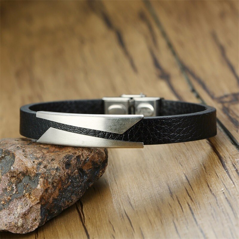 Men's Stainless Steel And Black Leather Bracelet in Black Brackelts Brazalet Brazalete Gents Jewelry