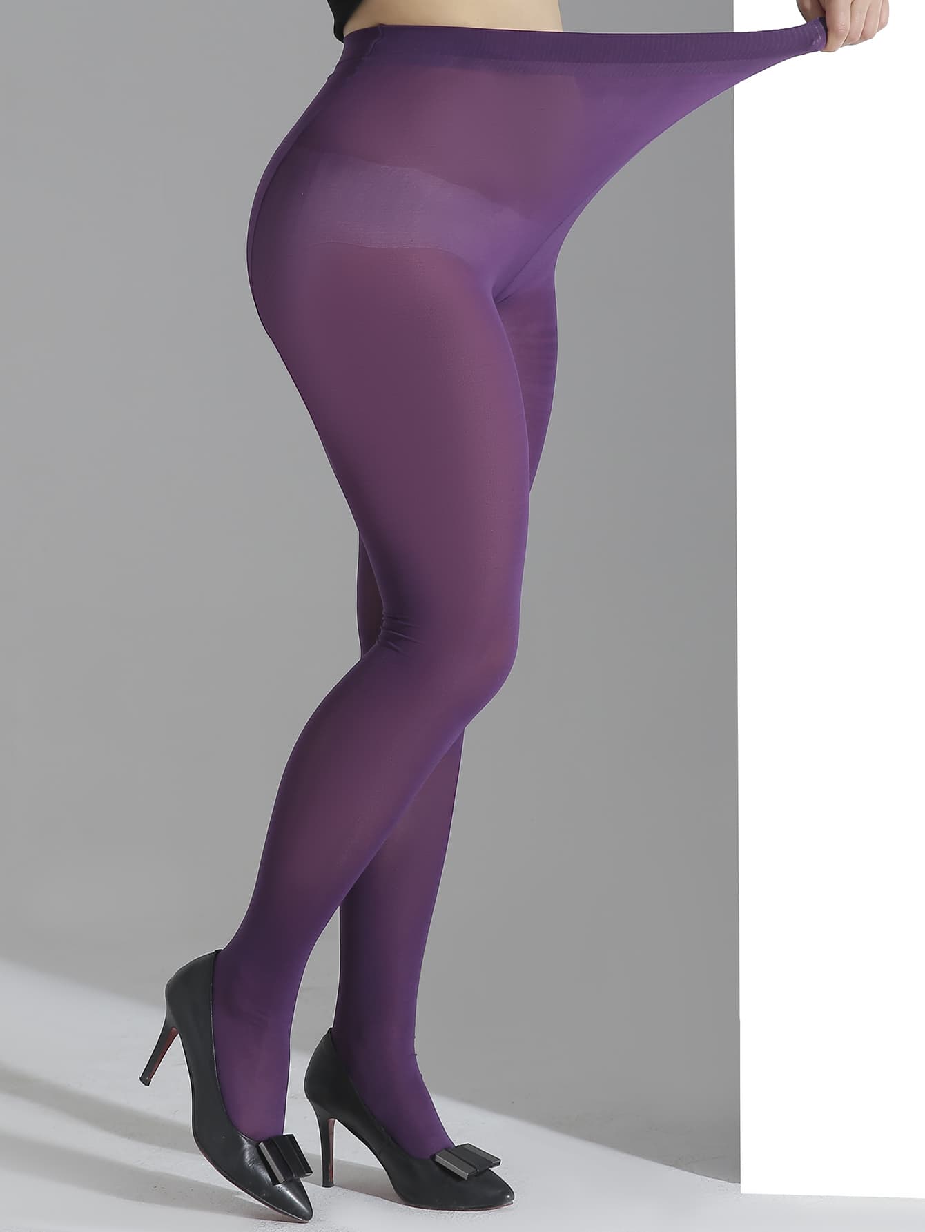 Ein einstellen modischer, lilafarbener damen-übergrößenstrumpfhosen: Ursprünglich Titel