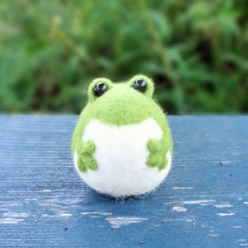 Non-Finished Felt kit Lovely Frog Animal Wool Needle Felt Toy Doll Wool Felting Poked Kit DIY Handcarft Decoration Package