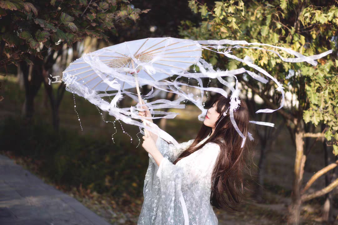 82cm hanfu cospaly blau geöltes Papier Regenschirm Frauen Fotografie Requisit Band antike Quasten Regenschirm Fan Paraguas Sonnenschirm: Schokolade