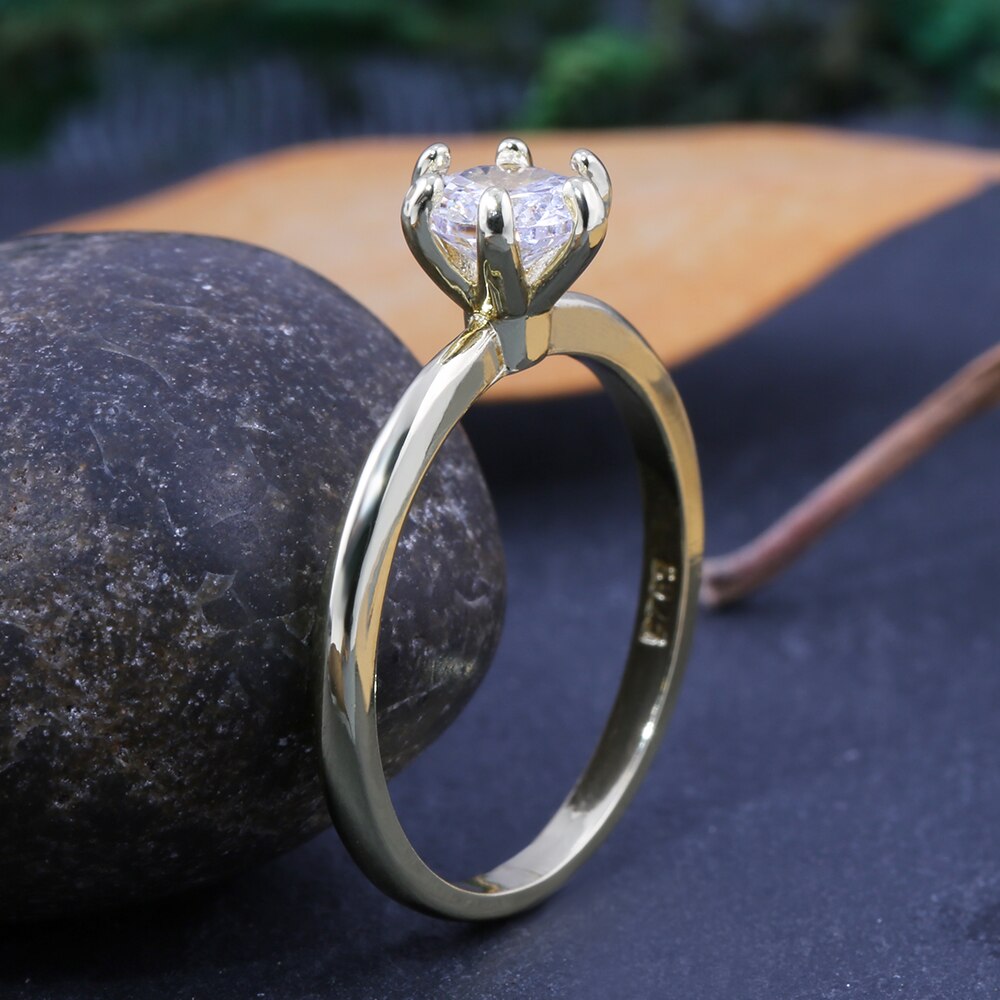 Huitan-anillos de boda clásicos con forma de flor de Color dorado, Circonia cúbica transparente, piedra, anillo de compromiso romántico para mujer