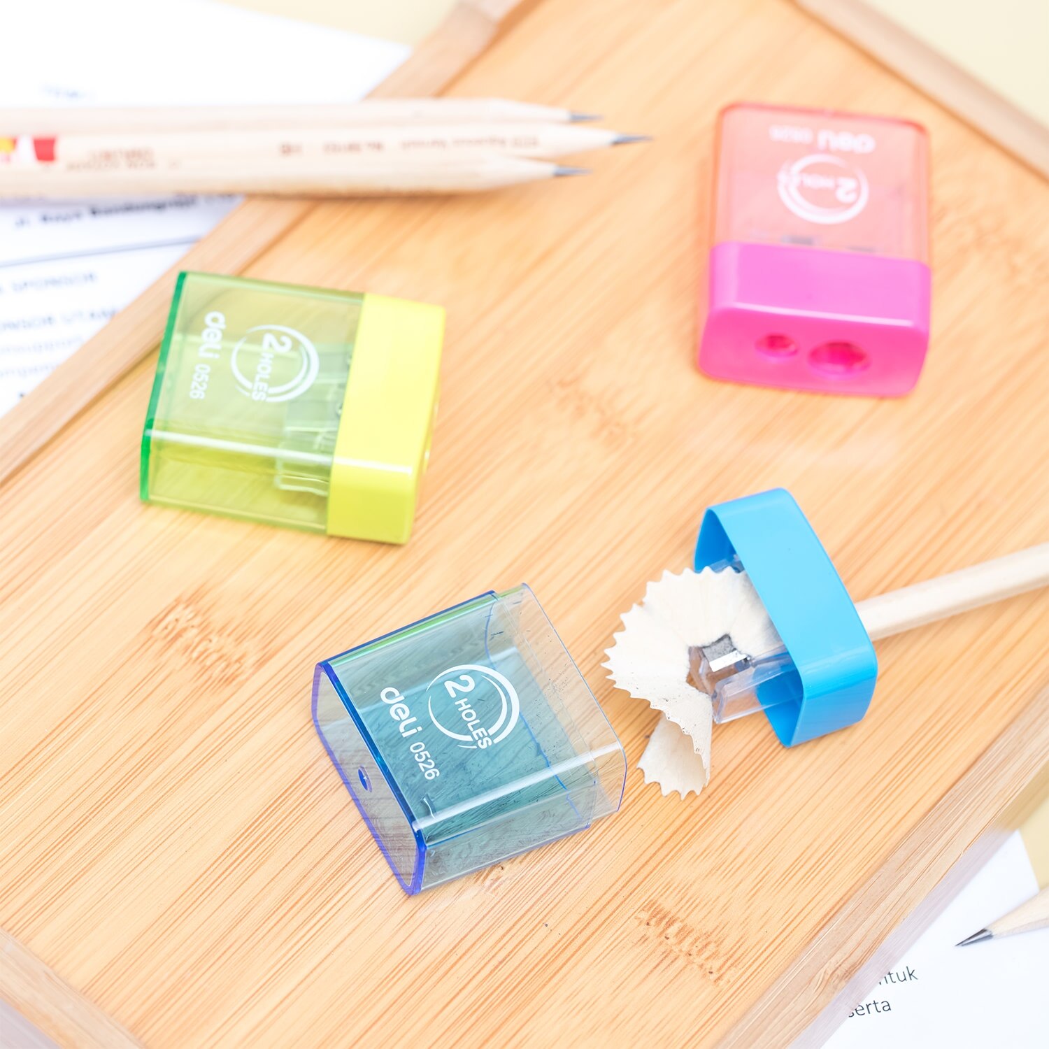 Deli Small pencil sharpener pencil cutter 1 and 2 Hole cute container knife smooth sharpening school supplies stationery