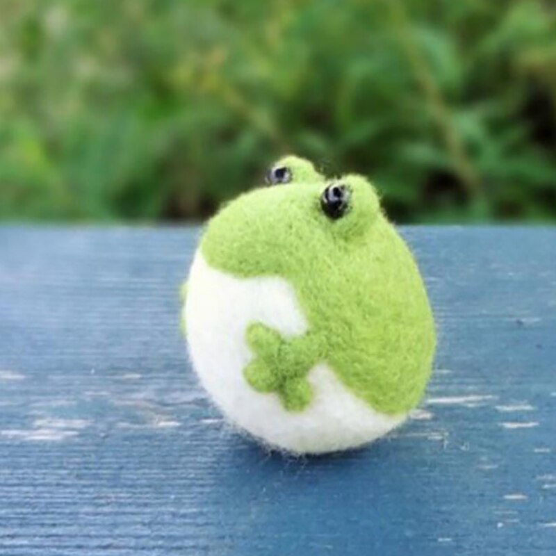 Non-Finished Felt kit Lovely Frog Animal Wool Needle Felt Toy Doll Wool Felting Poked Kit DIY Handcarft Decoration Package