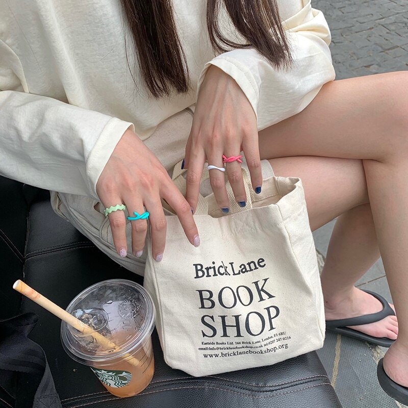 AOMU Neue Korea Stil Einfache Süße Süssigkeit Farbe Acryl Harz verdrehte Ring Unregelmäßige Geometrische Offene Ringe für Frauen