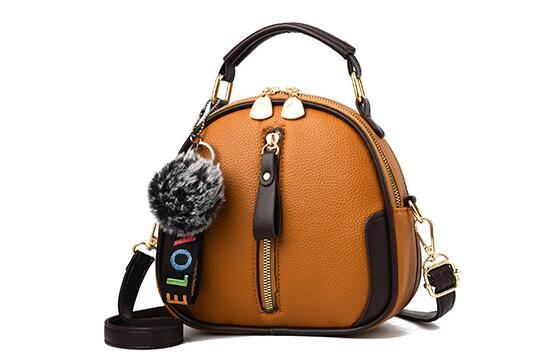 Effen damestas, draagbare schoudertas van pu-leer met grijze haarbal: Bruin