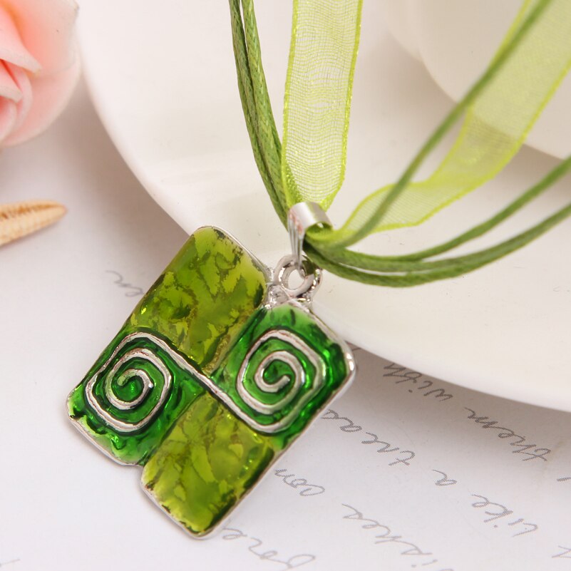 Ensemble de bijoux à la , 2 pièces, pendentifs et colliers carrés verts, boucles d'oreilles goutte, bohème, chaîne en mousseline de soie, été